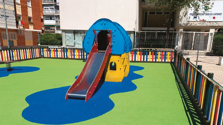 Comienzan la renovación de las zonas infantiles