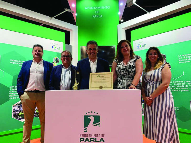 Parla recibe el premio Escoba de Oro por la contratación de personas vulnerables